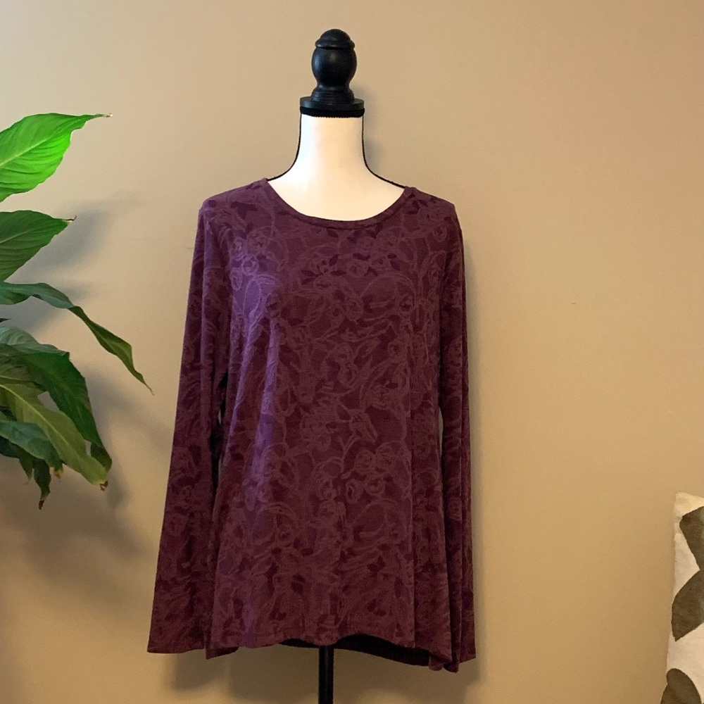 D O N A T E D 
Simply Vera Vera Wang Plum Floral Blouse sz xl EUC B56